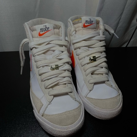 Nike Blazers “First Use” *Limited Edition* Womens - Picture 4 of 6